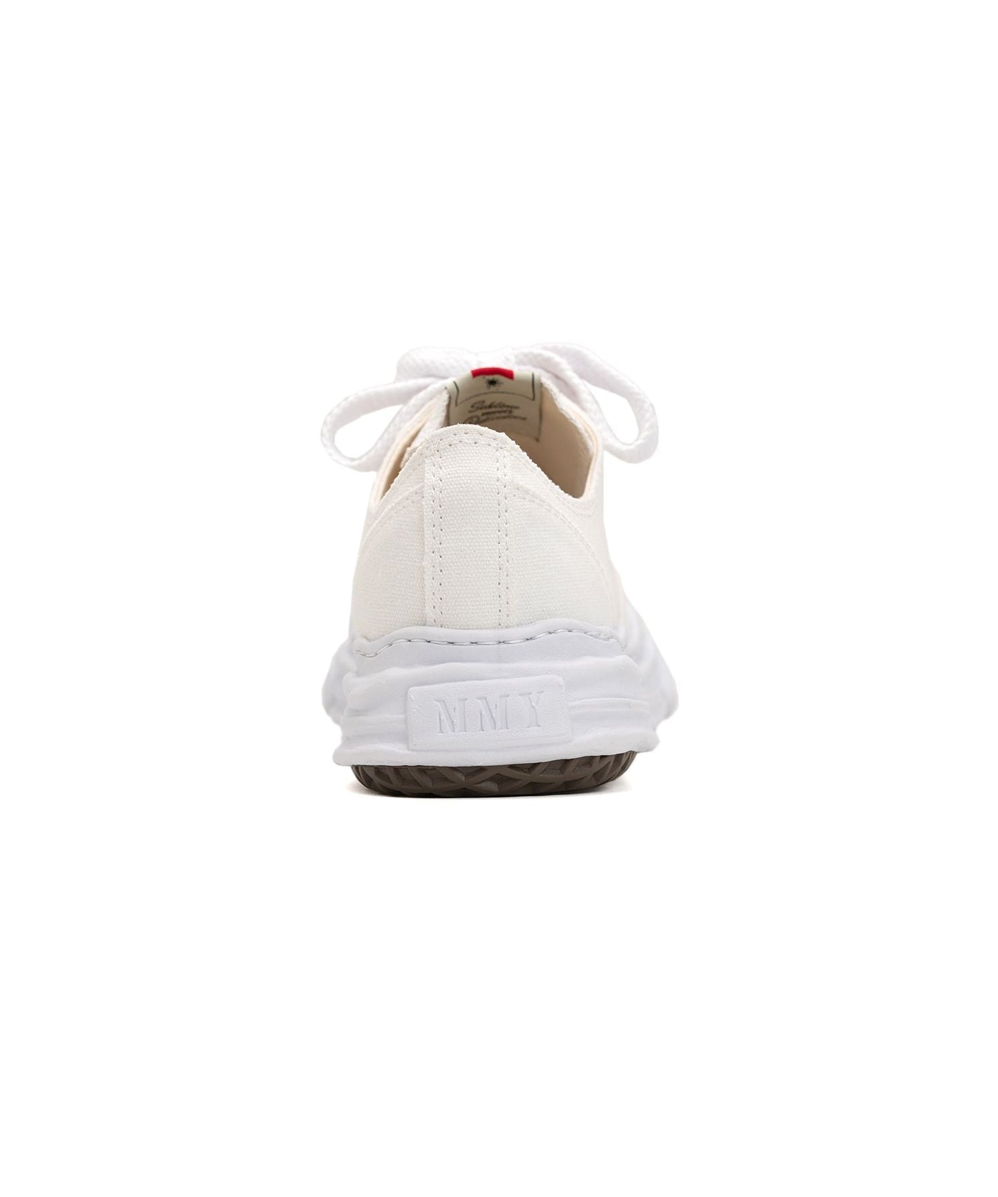 Velia Aeson Low Top Sneaker