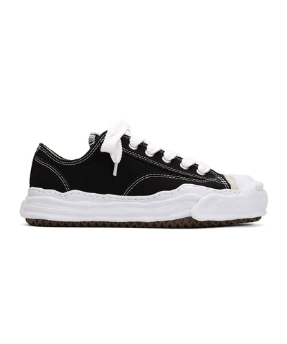 Velia Aeson Low Top Sneaker