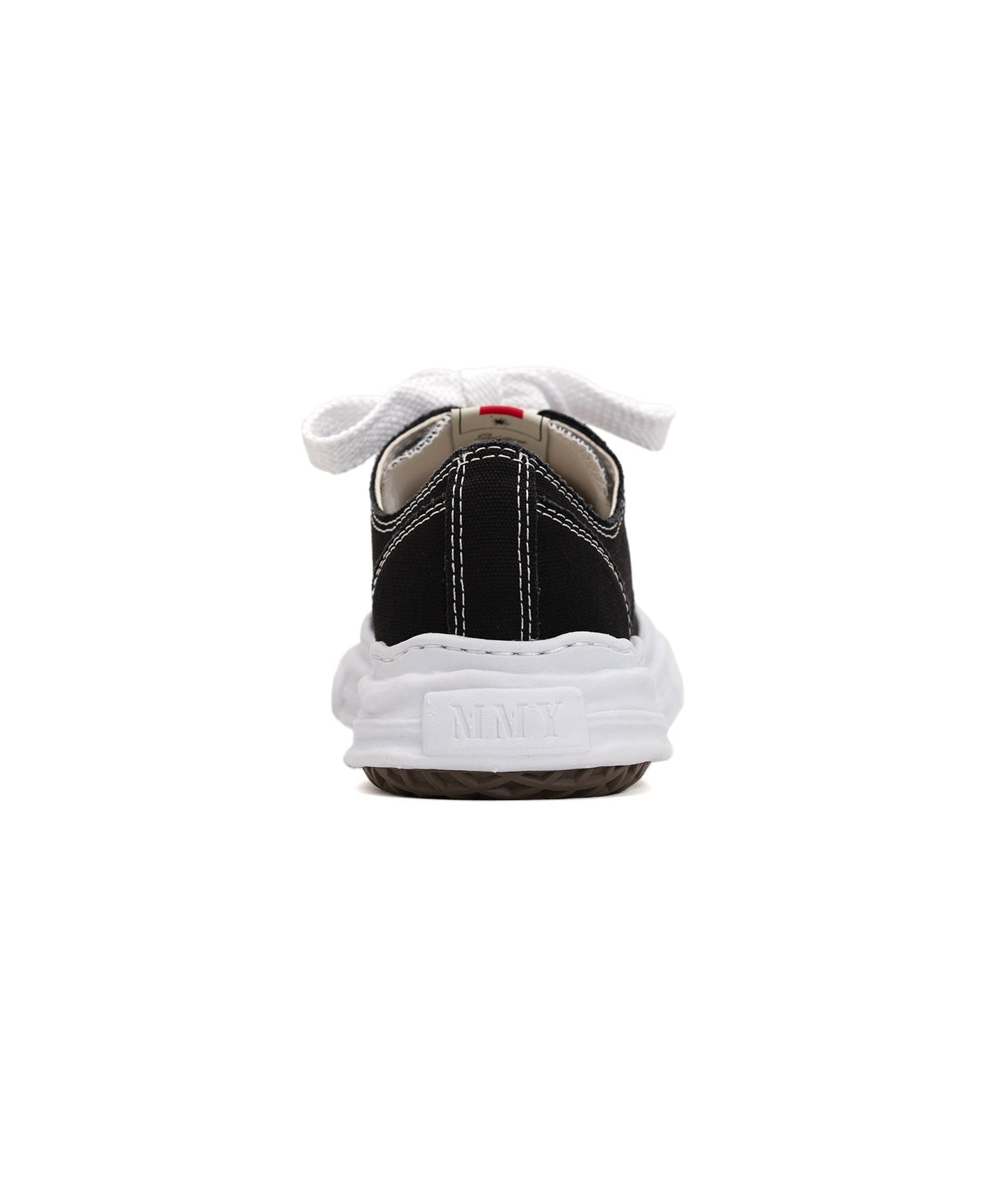 Velia Aeson Low Top Sneaker