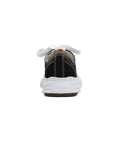 Velia Aeson Low Top Sneaker