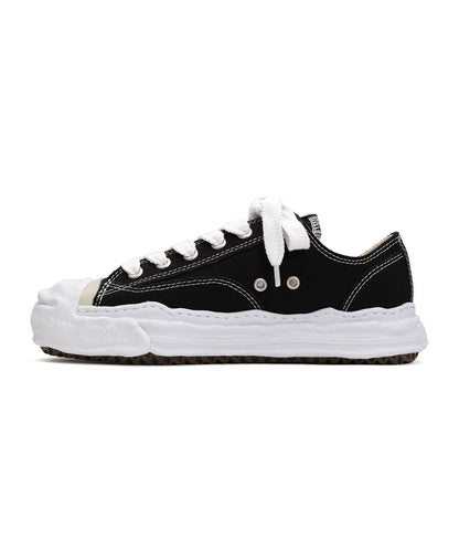 Velia Aeson Low Top Sneaker