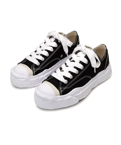 Velia Aeson Low Top Sneaker